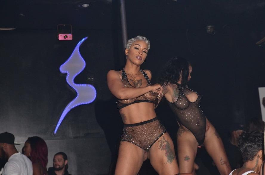 25P Ebony strip club 05