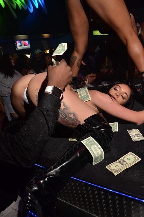 25P Ebony strip club 05