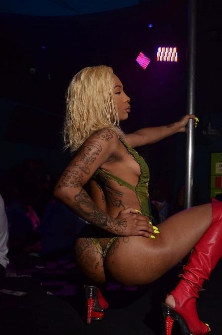 25P Ebony strip club 06