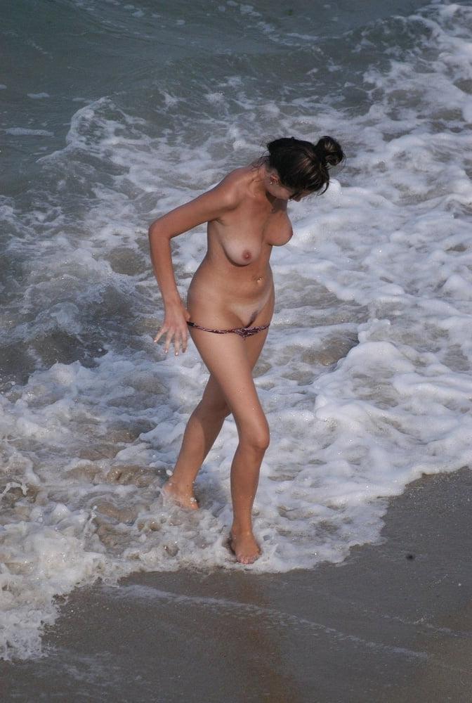 17P Beach Nudist