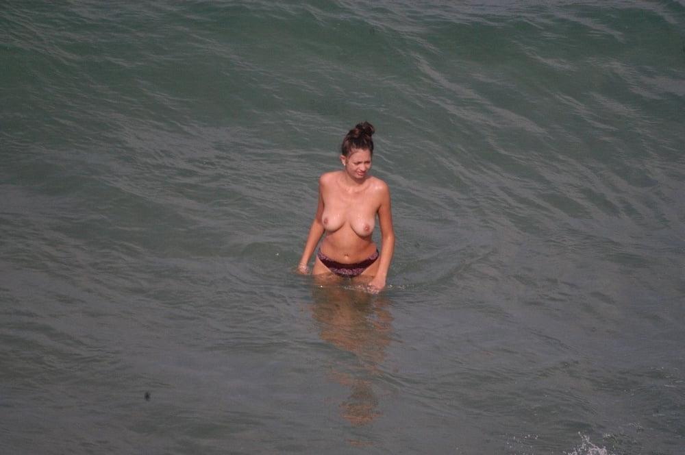 17P Beach Nudist