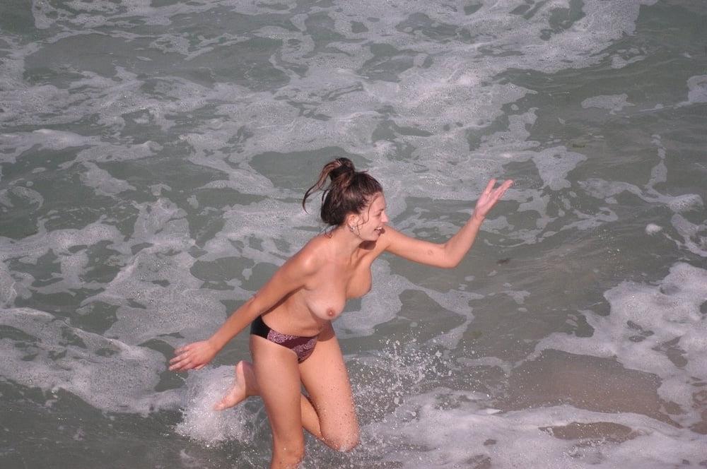 17P Beach Nudist