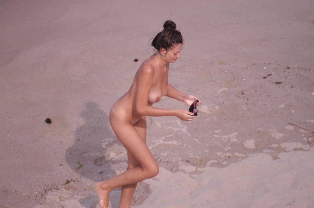 17P Beach Nudist
