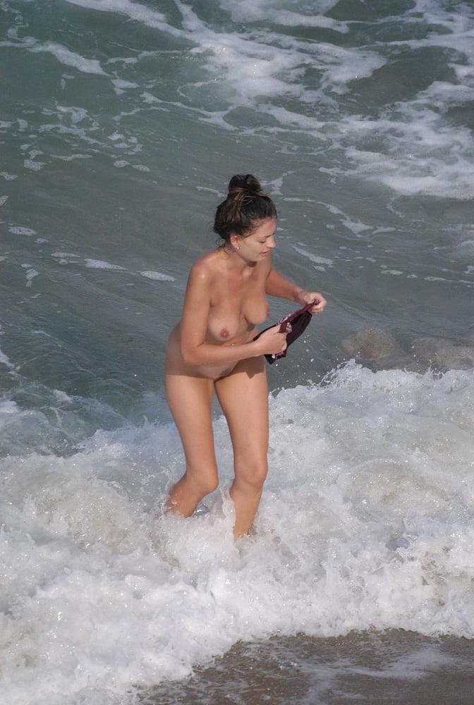 17P Beach Nudist
