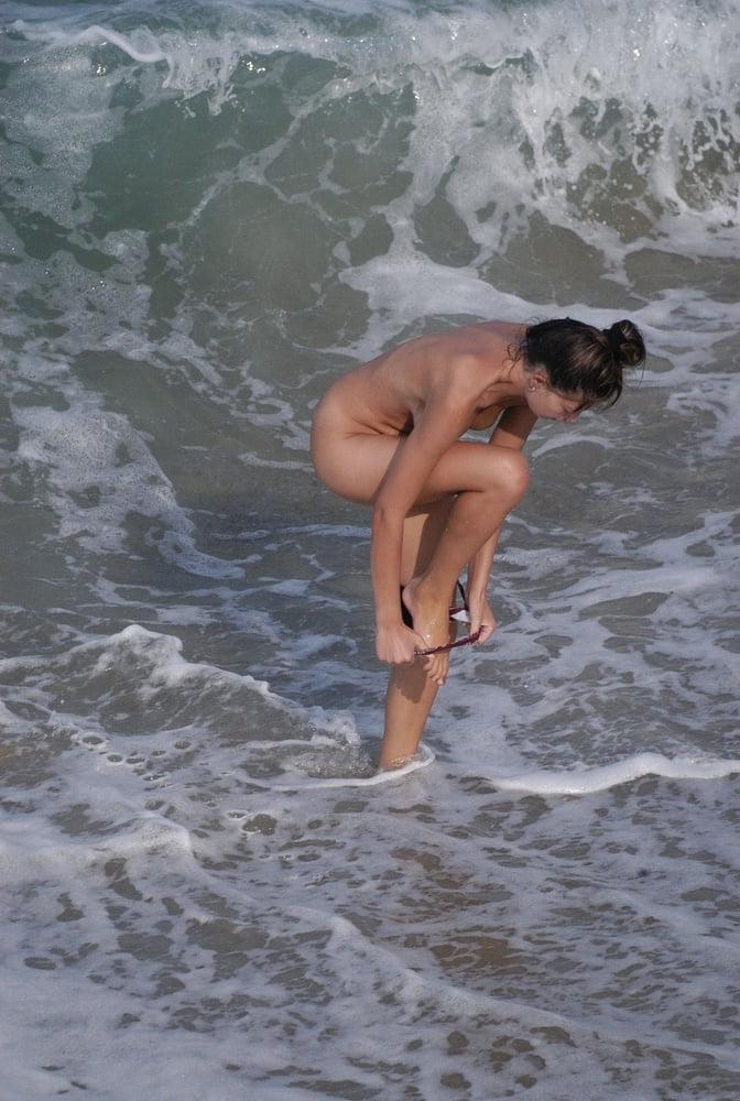17P Beach Nudist