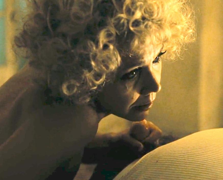 25P Maggie Gyllenhaal - MILF Actress Nude