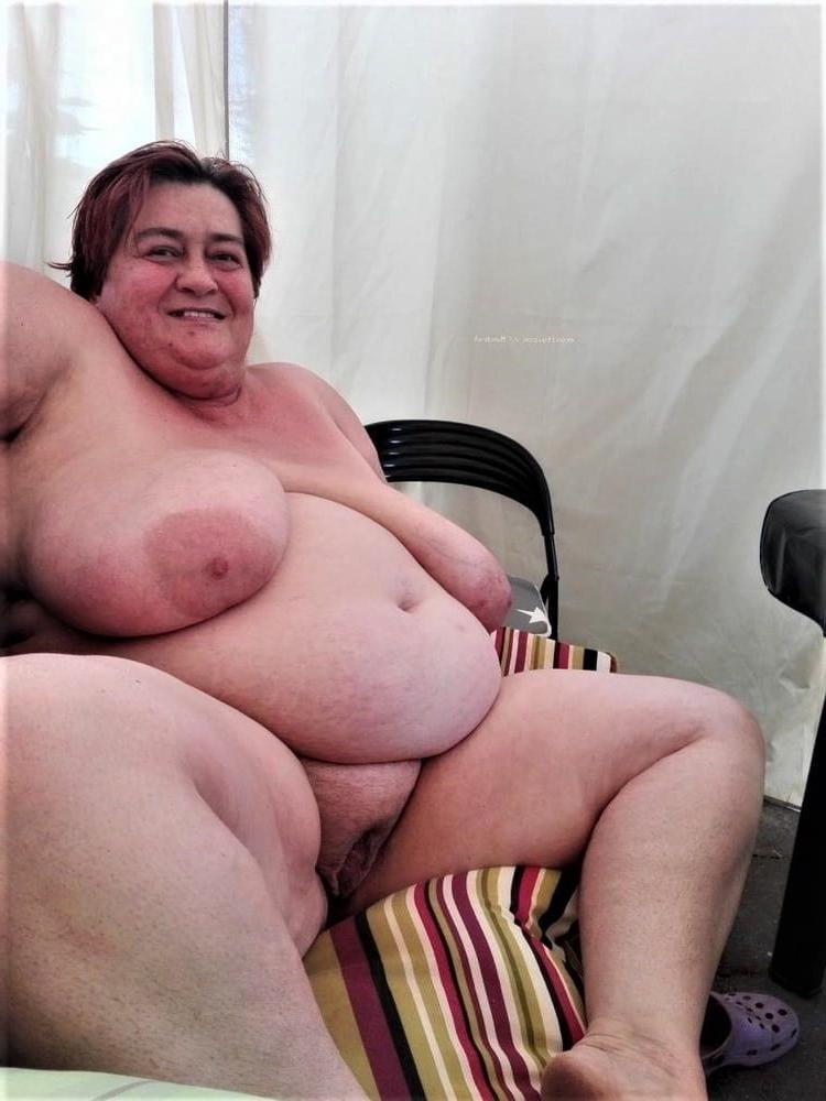25P Older and hot 262 (Saggy tits)