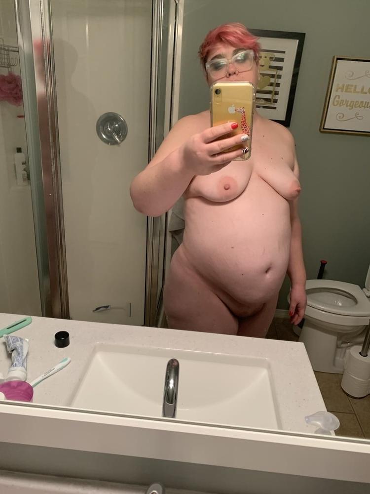 20P Young women, saggy tits 017.