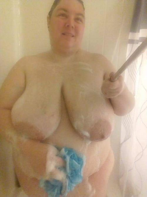 25P Older and hot 259 (Saggy tits)
