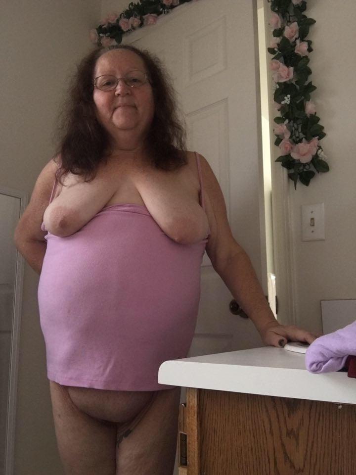 25P Older and hot 259 (Saggy tits)