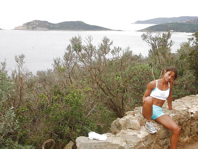 25P Sexy nudist amateur Sarah