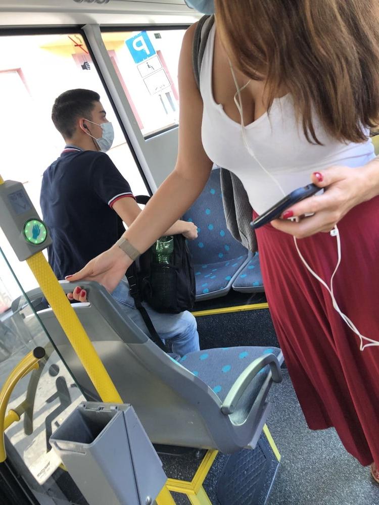 19P Huge Tits in Frankfurter Bus Line 39