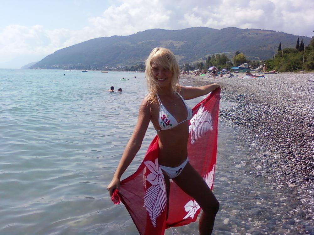 25P Amateur Blond teen public
