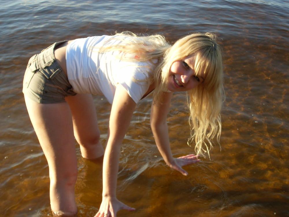 25P Amateur Blond teen public