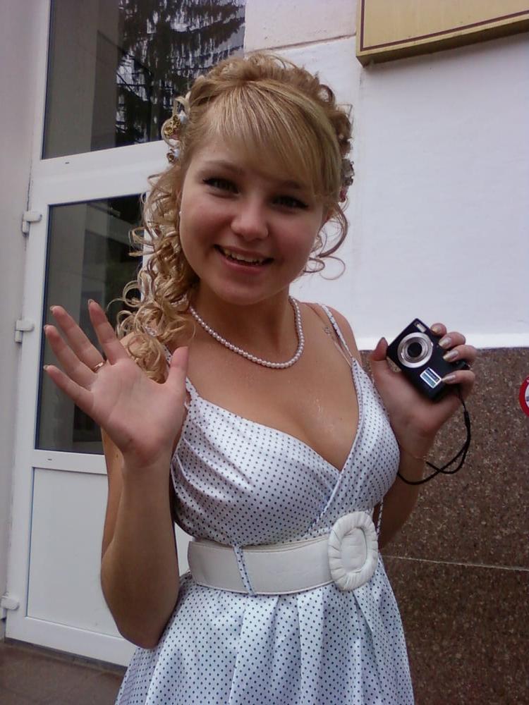 25P Amateur Blond teen public