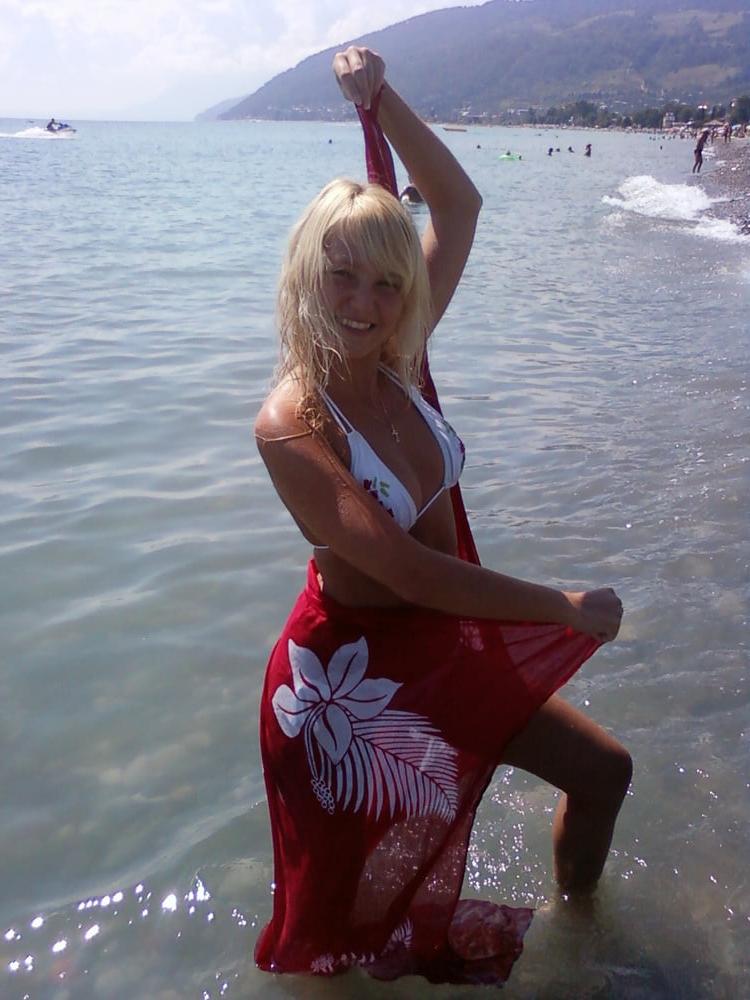 25P Amateur Blond teen public