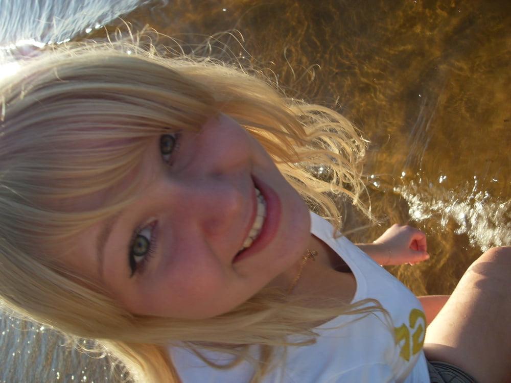 25P Amateur Blond teen public