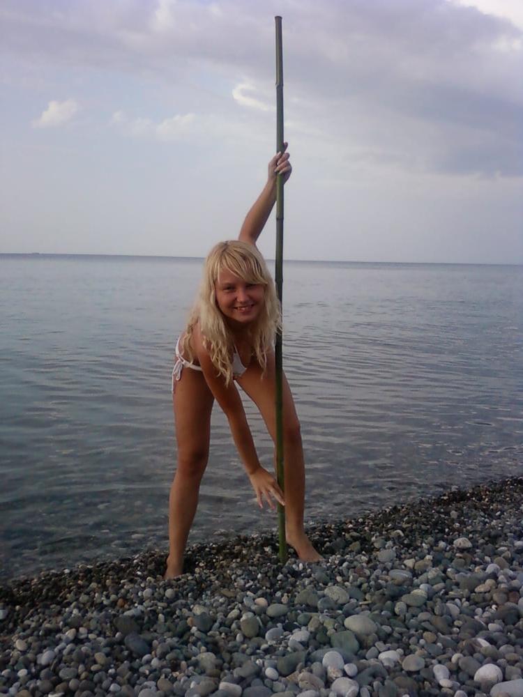 25P Amateur Blond teen public