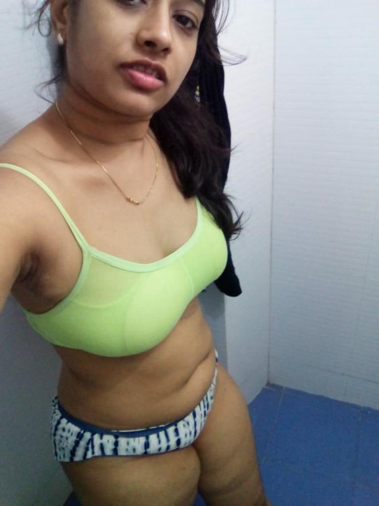 7P Showing nude pic