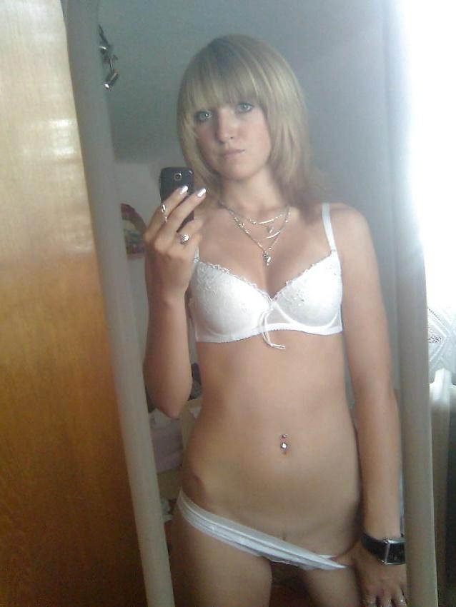 5P Blond Teen Self Shot