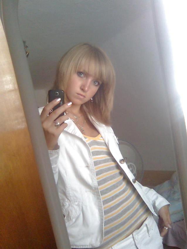 5P Blond Teen Self Shot