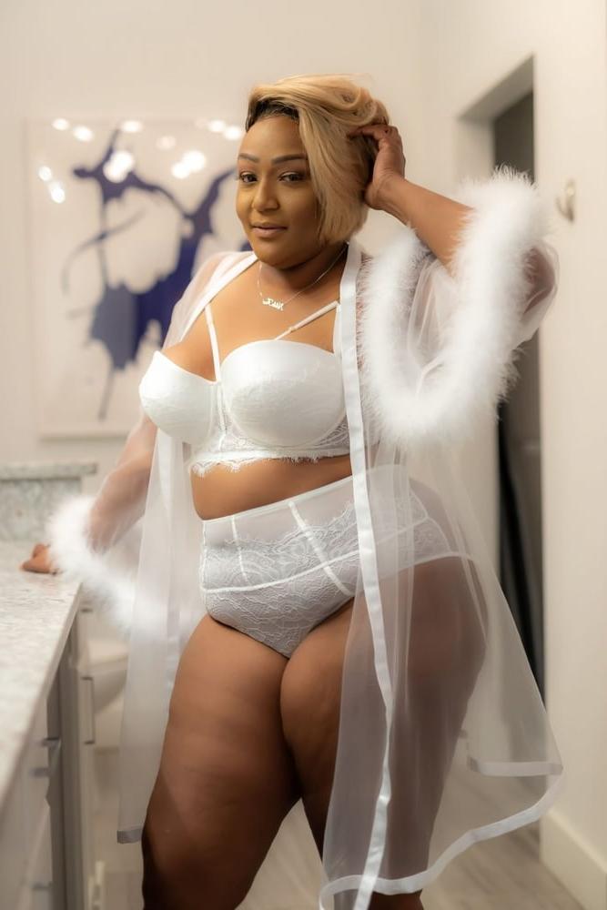 25P Plus Size White Lingerie