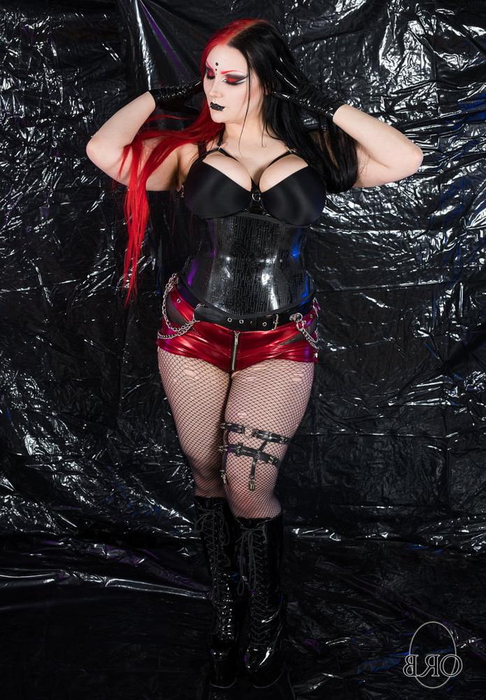15P Finnish goth BBW Valerie Venom
