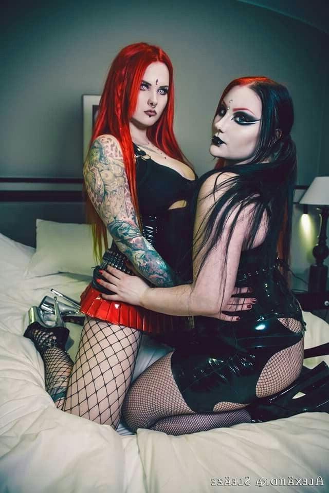 15P Finnish goth BBW Valerie Venom