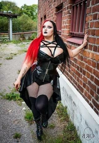 15P Finnish goth BBW Valerie Venom
