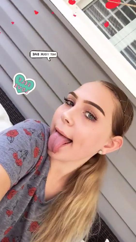 25P Slutty White Girl! (Comment What you would do to her)