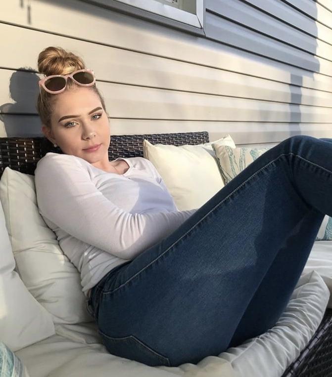 25P Slutty White Girl! (Comment What you would do to her)