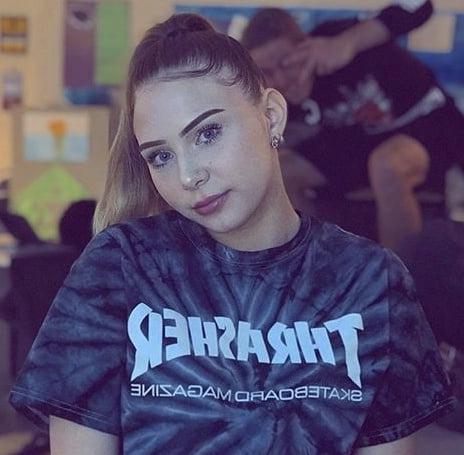 25P Slutty White Girl! (Comment What you would do to her)