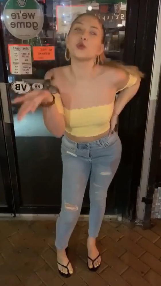 25P Slutty White Girl! (Comment What you would do to her)