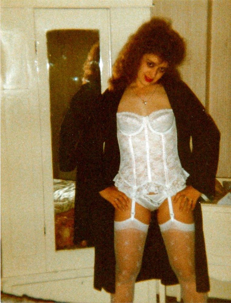 25P Old School Brunette Wives