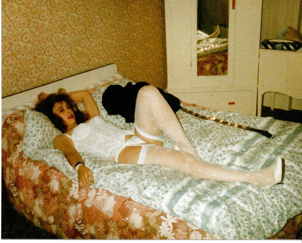 25P Old School Brunette Wives