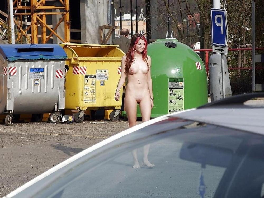 25P Nude Outdoor 036