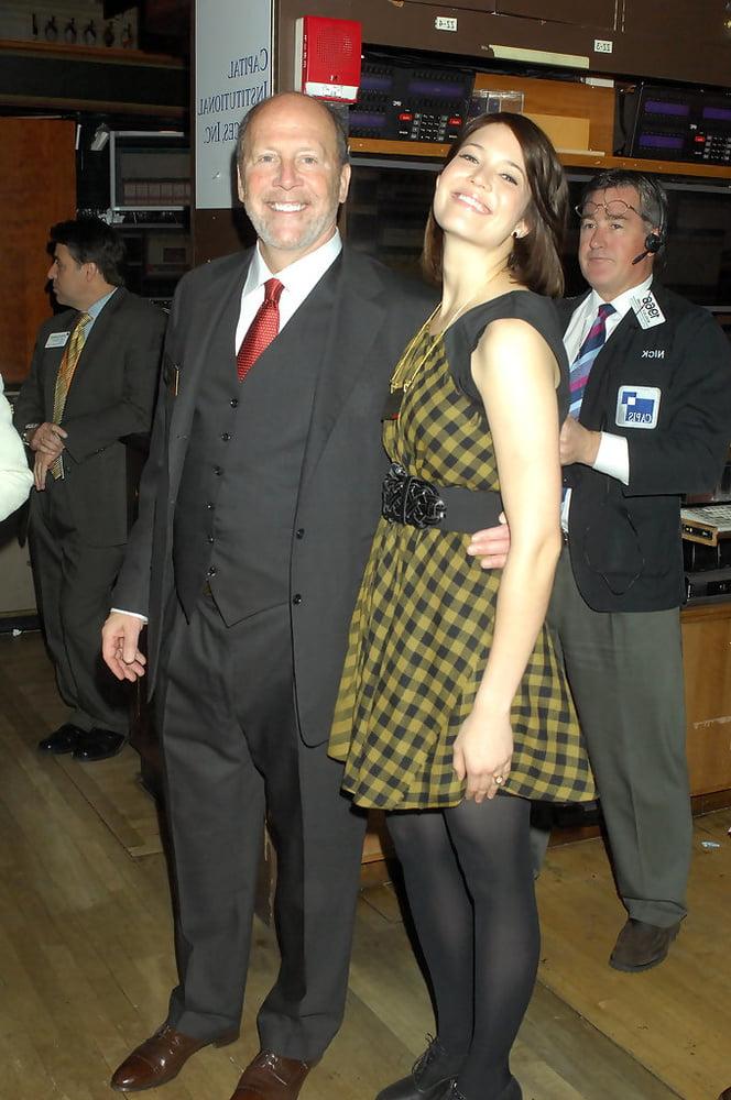 11P Mandy Moore - COACH Rings the NYSE Opening Bell (12 Dec 2008
