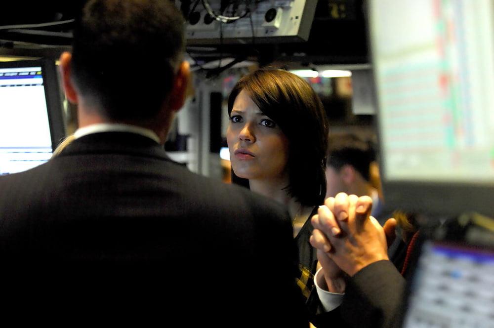 11P Mandy Moore - COACH Rings the NYSE Opening Bell (12 Dec 2008
