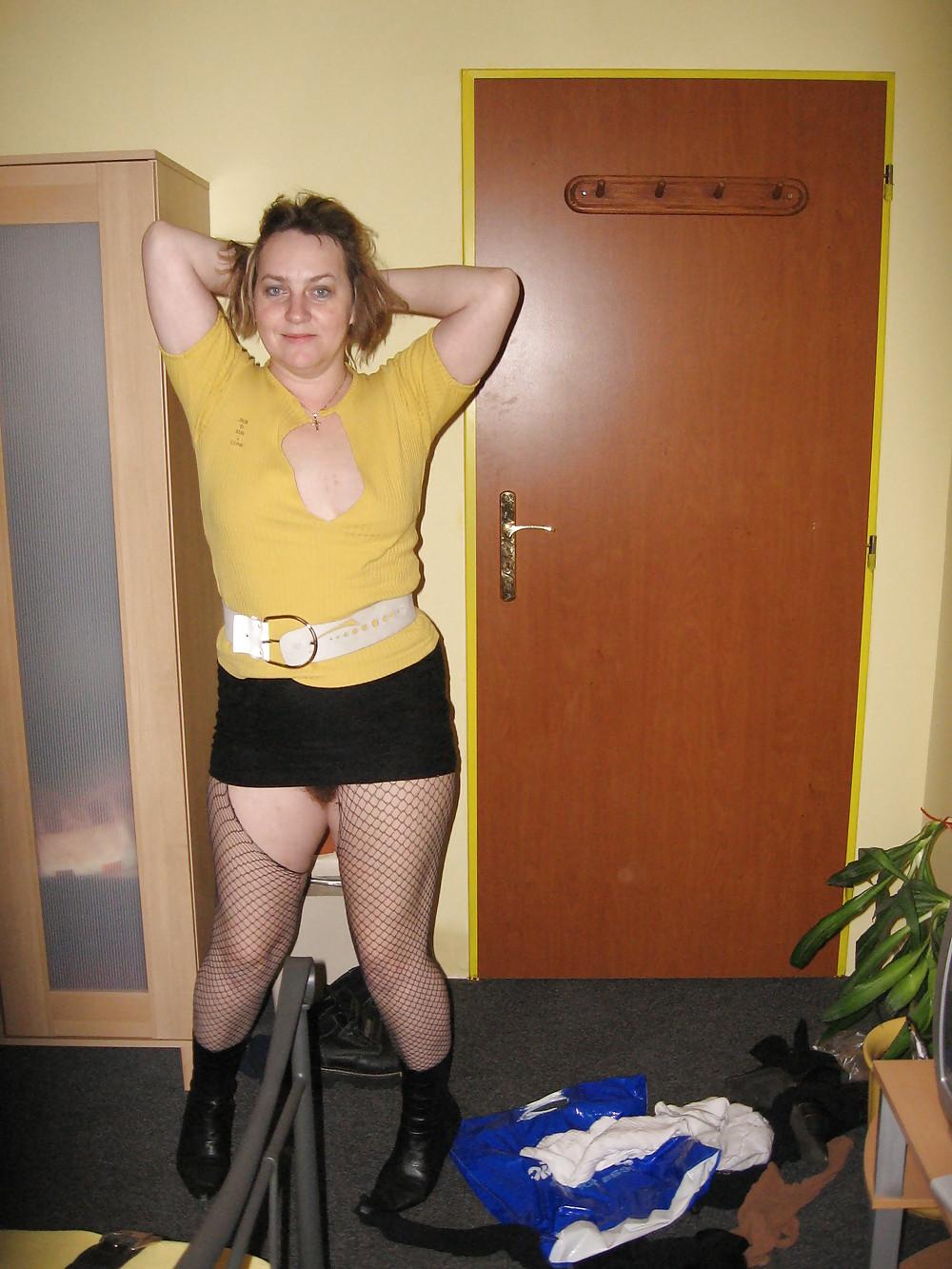 23P Hairy & Mature Wife