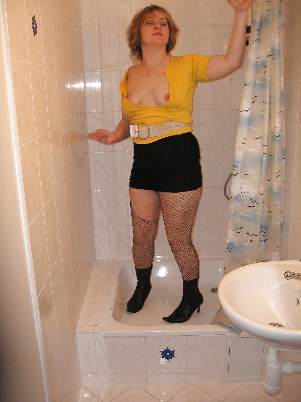 23P Hairy & Mature Wife