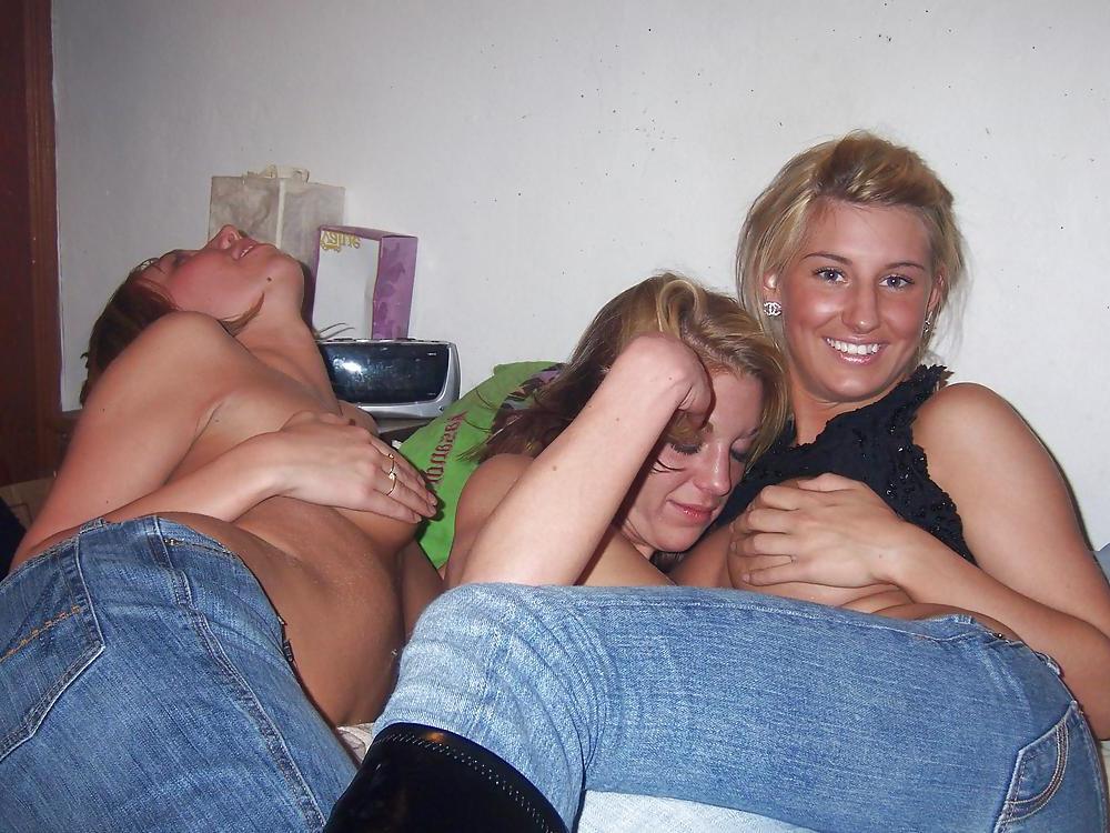 9P Teen Girls Get Naked on TubeTeen
