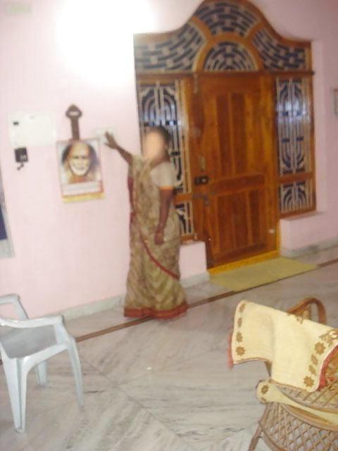 24P Tamil Aunty Nude Night Shoot