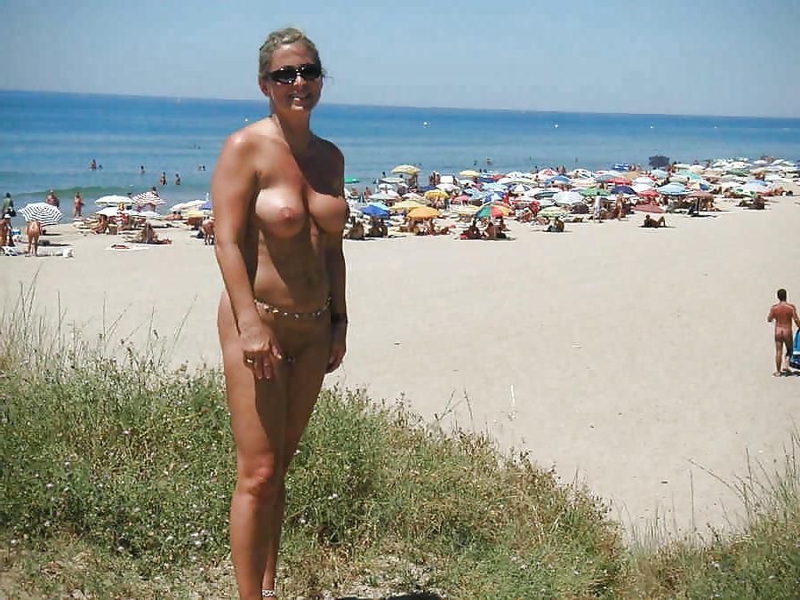 25P Christiane - popular nudist