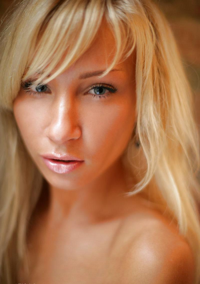 25P MY FAVORITE BLOND TEEN GIRL