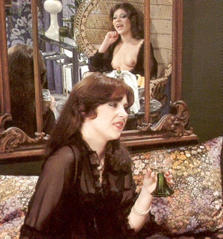 25P Hot & Hairy Retro Lesbians