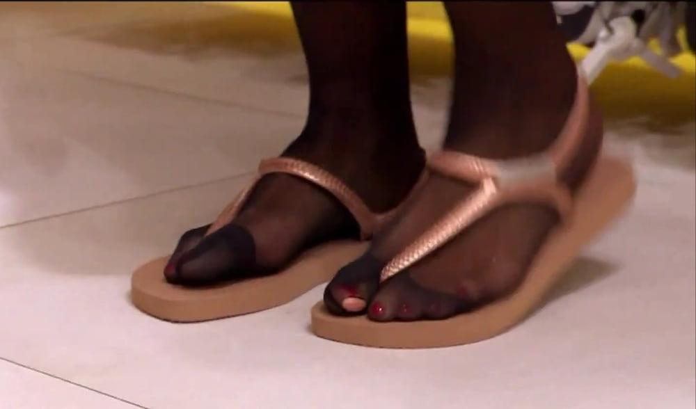 25P Salope pieds en nylon