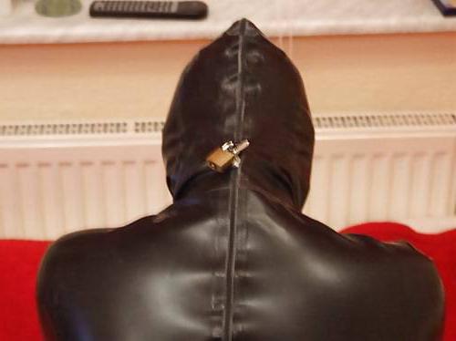 19P Latex Girl