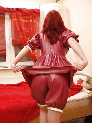 19P Latex Girl