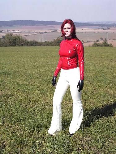 19P Latex Girl