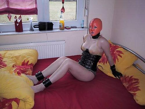 19P Latex Girl